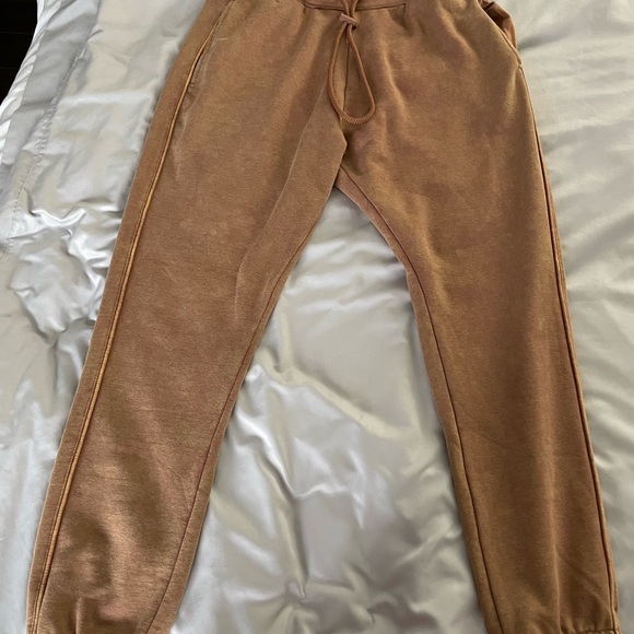Alphalete Essential Oversized Joggers Clay - Picture 1 of 3